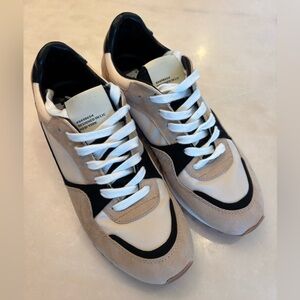 Women’s Steve Madden Beige and Black Novelty Sneakers Size 9.5